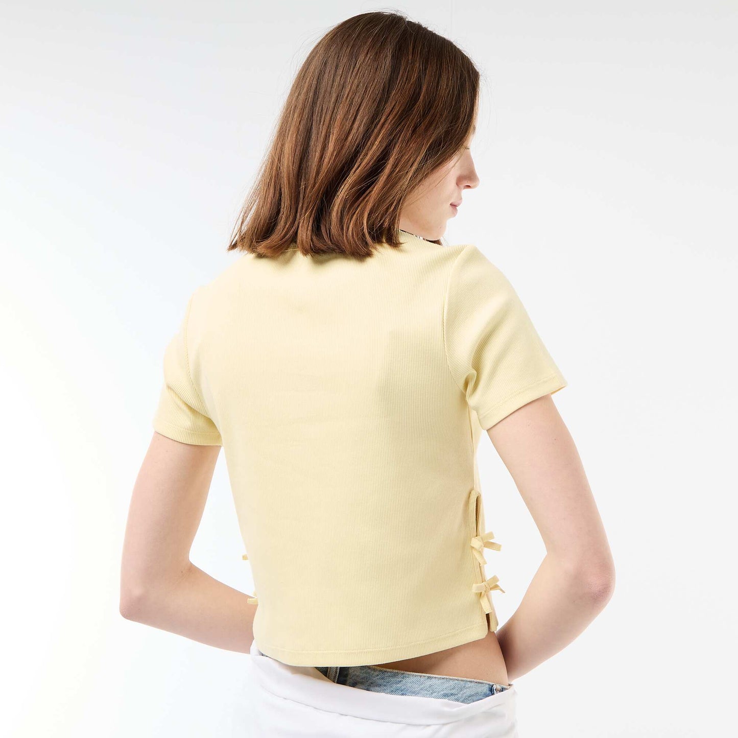 Camiseta corta de canalé con nudos AMARILLO