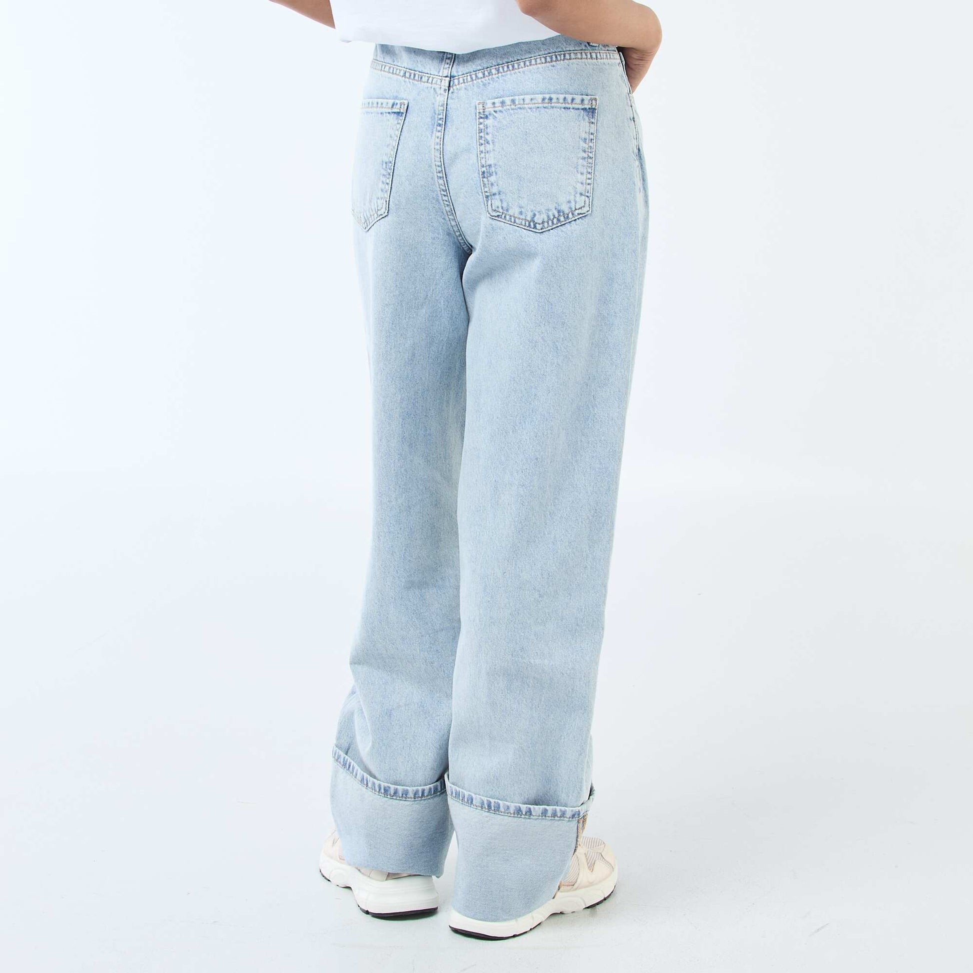 Jean regular / talle estándar con bajos anchos AZUL