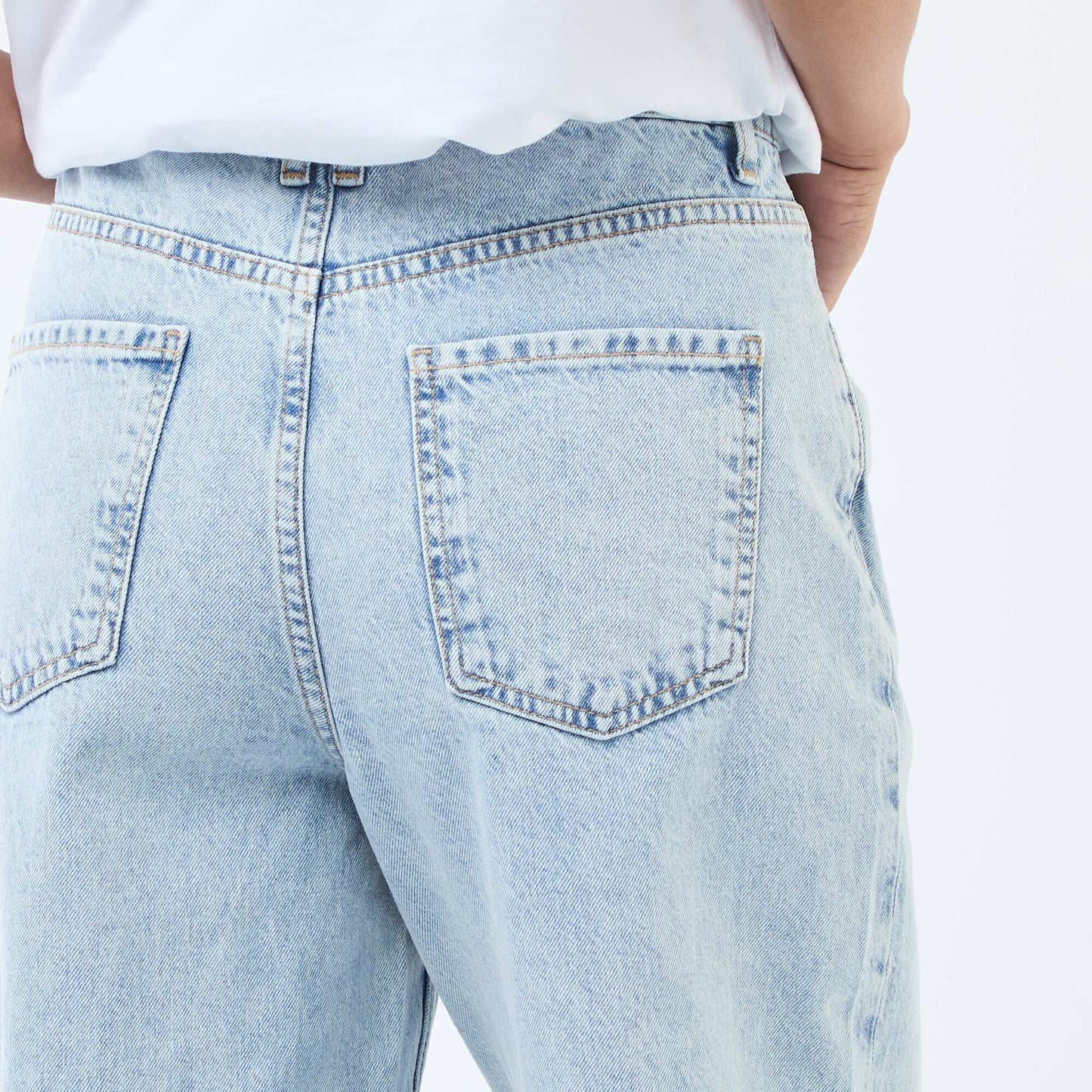 Jean regular / talle estándar con bajos anchos AZUL