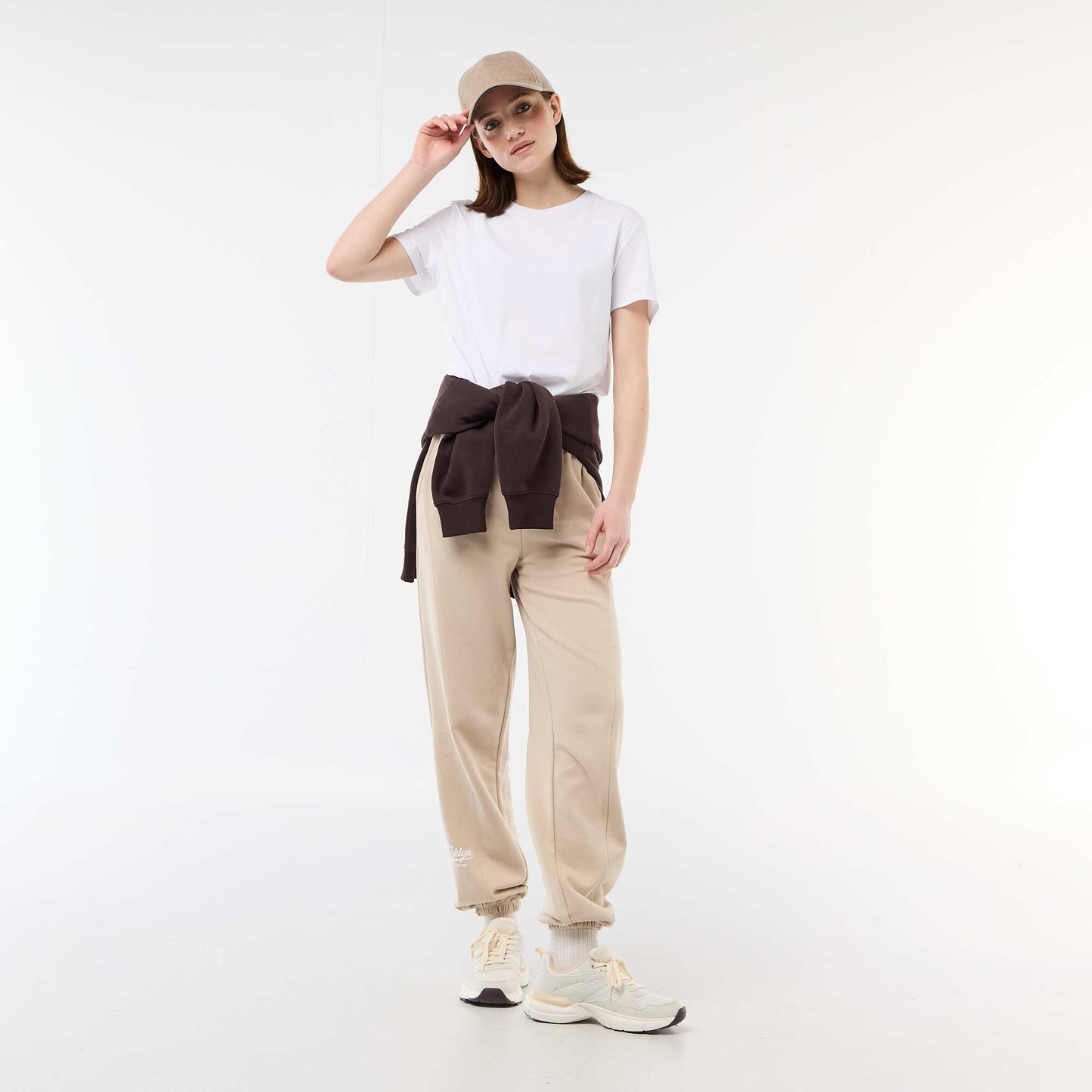 Joggers corte barrel de algodón liso BEIGE