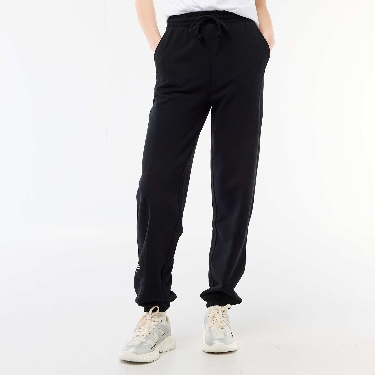 Joggers corte barrel de algodón liso NEGRO