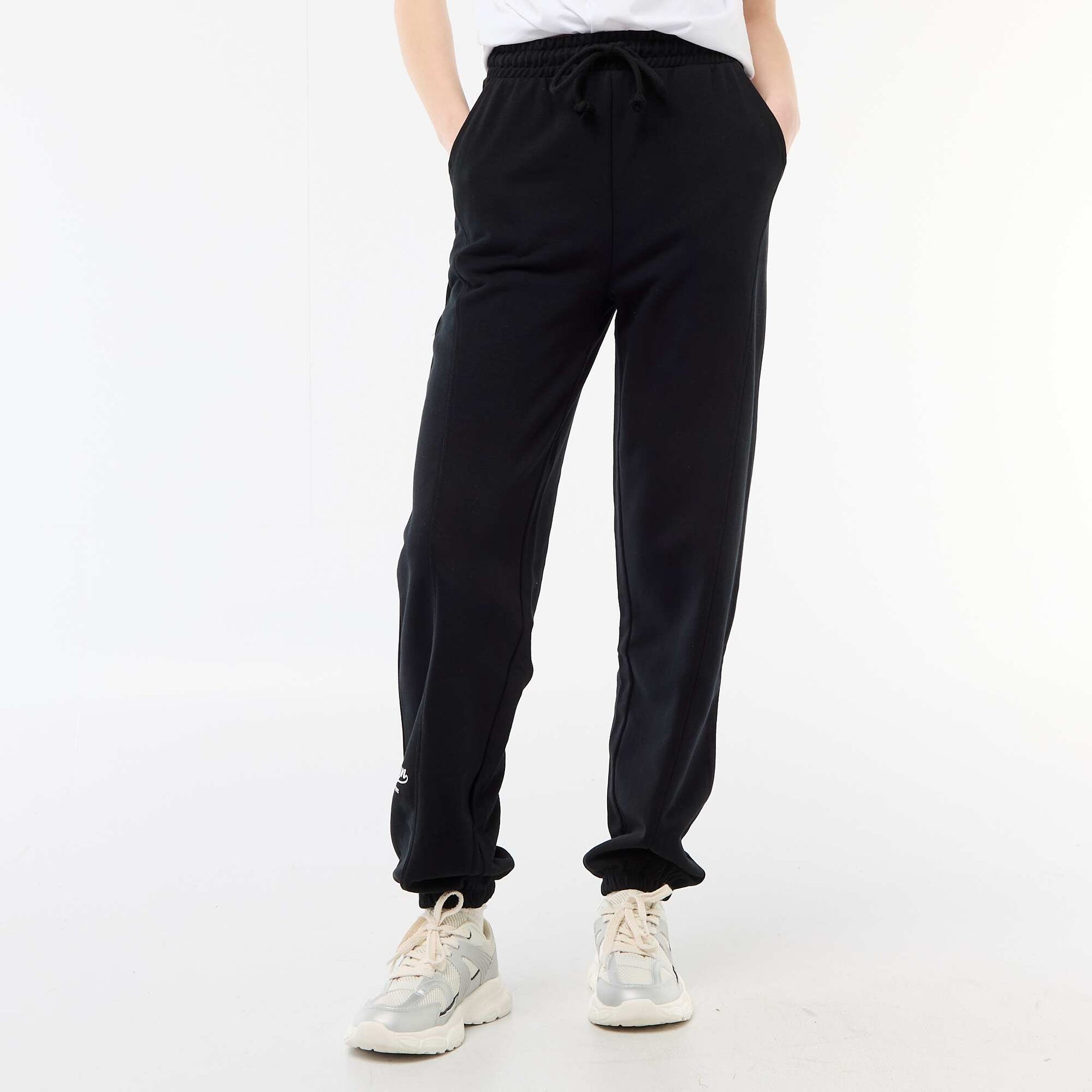 Joggers corte barrel de algodón liso NEGRO