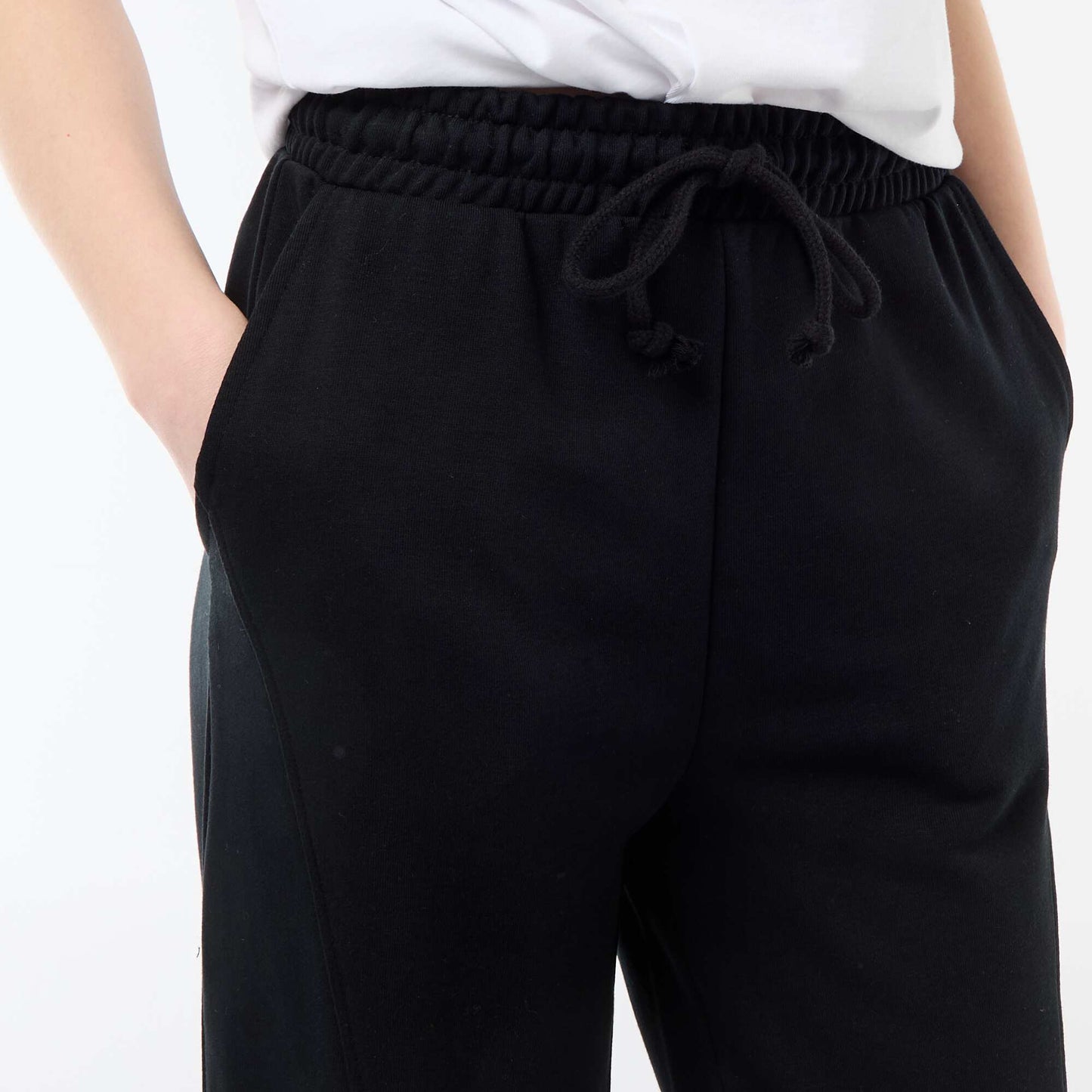 Joggers corte barrel de algodón liso NEGRO