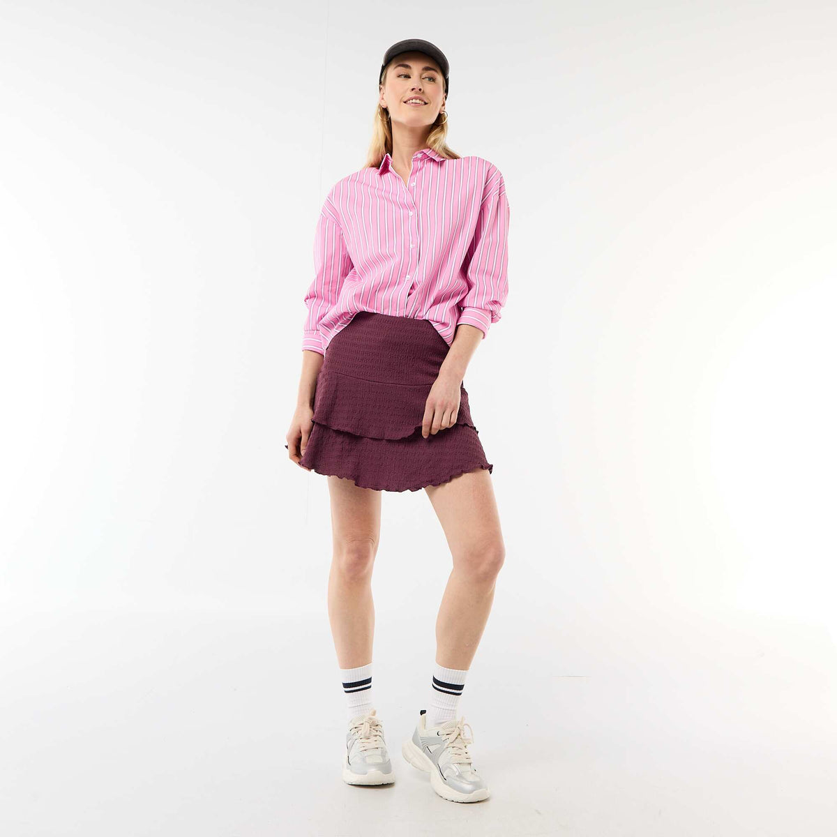 Falda corta con volantes de punto crinkle PURPURA