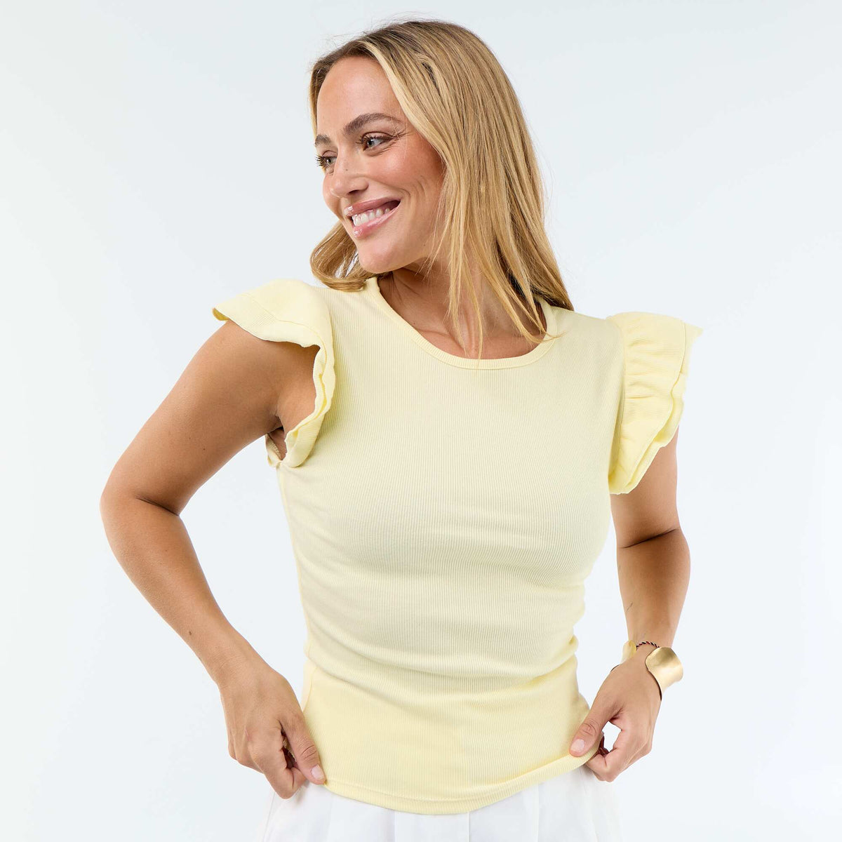 Camiseta acanalada con mangas de volantes AMARILLO