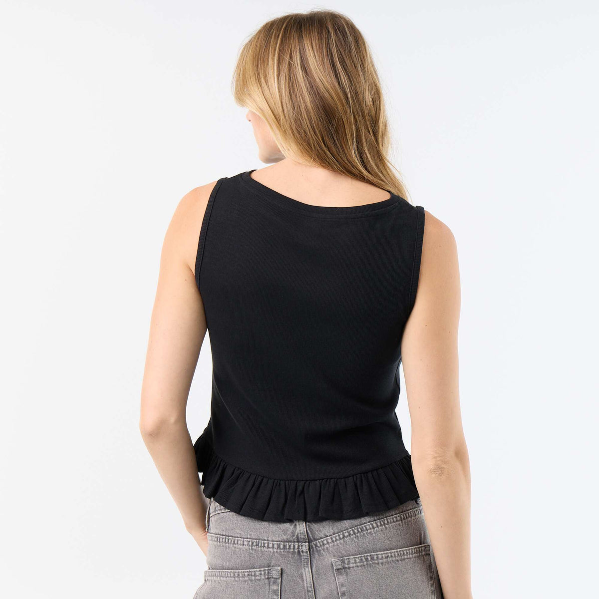 Top de tirantes con escote barco y bajo con volante NEGRO