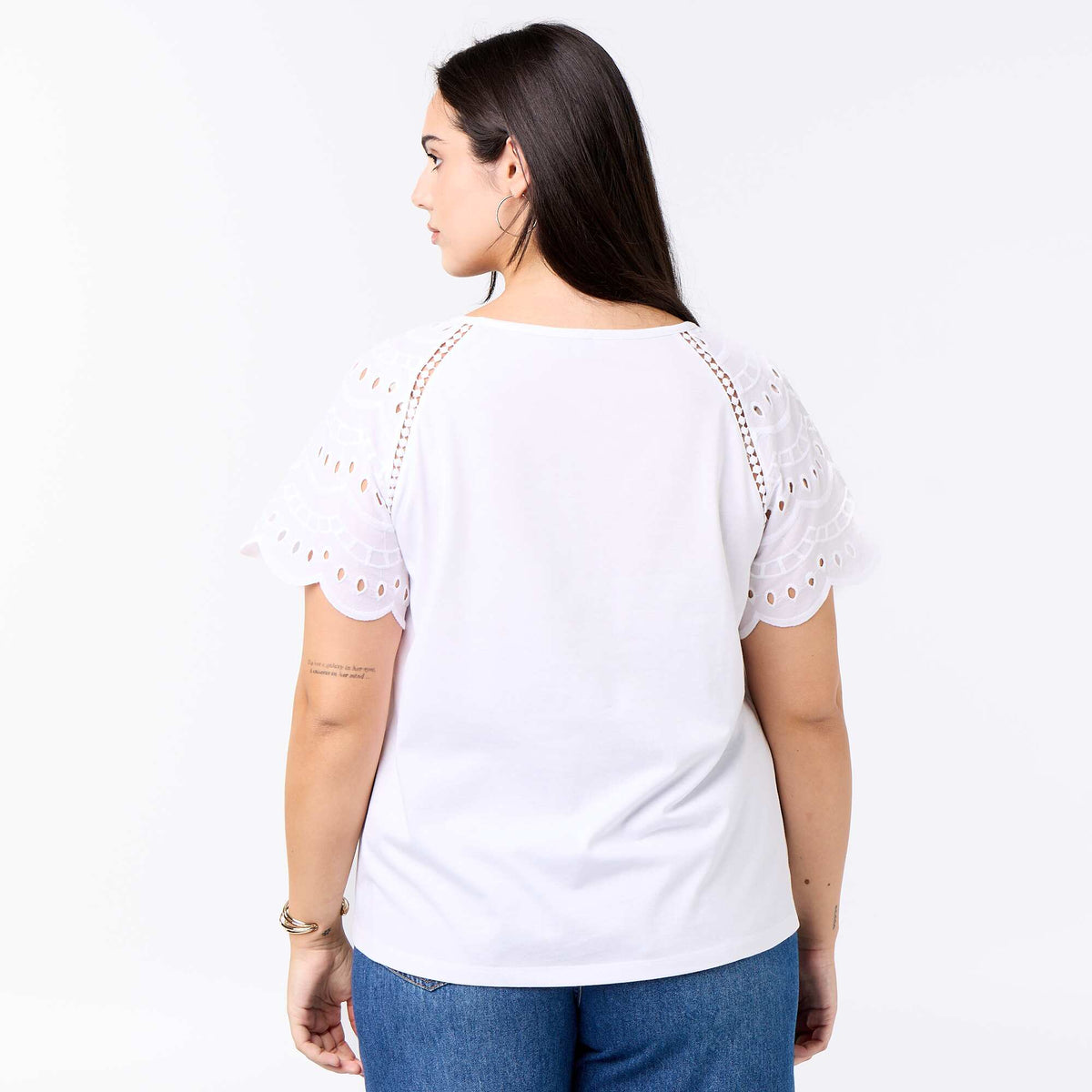 Camiseta lisa con bordados en las mangas BLANCO