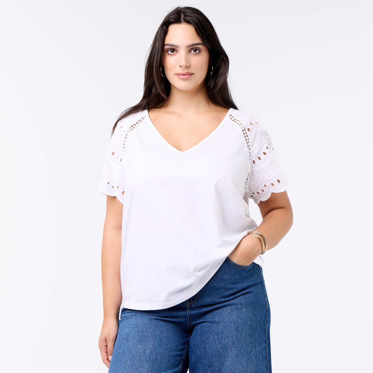 Camiseta lisa con bordados en las mangas BLANCO