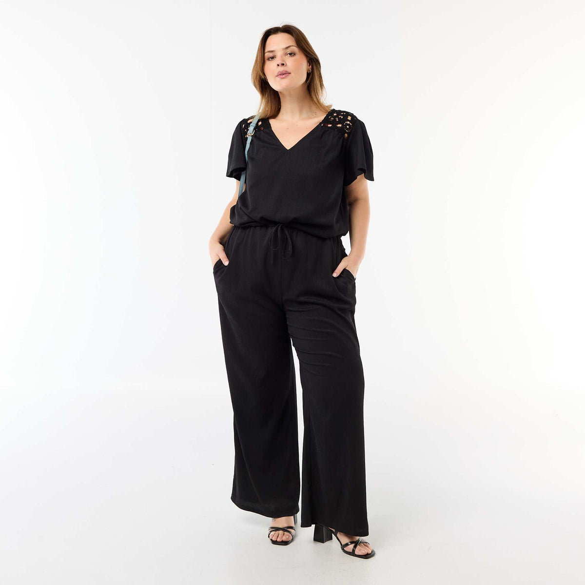 Camiseta de punto crepé y macramé NEGRO