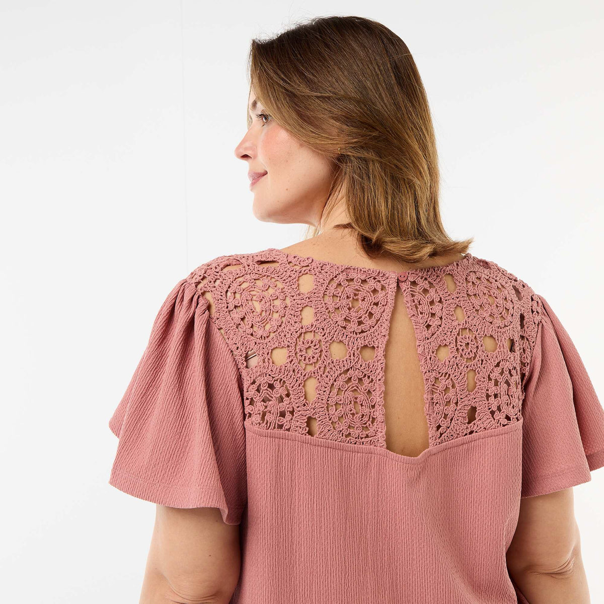 Camiseta de punto crepé y macramé ROSA