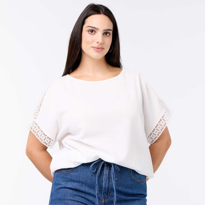 Camiseta lisa con bordado y macramé en las mangas BLANCO