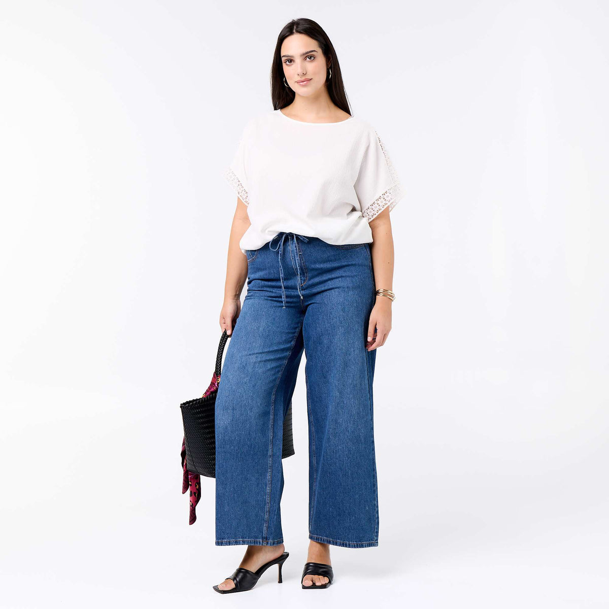 Camiseta lisa con bordado y macramé en las mangas BLANCO