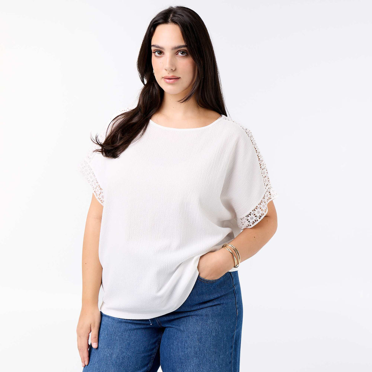 Camiseta lisa con bordado y macramé en las mangas BLANCO