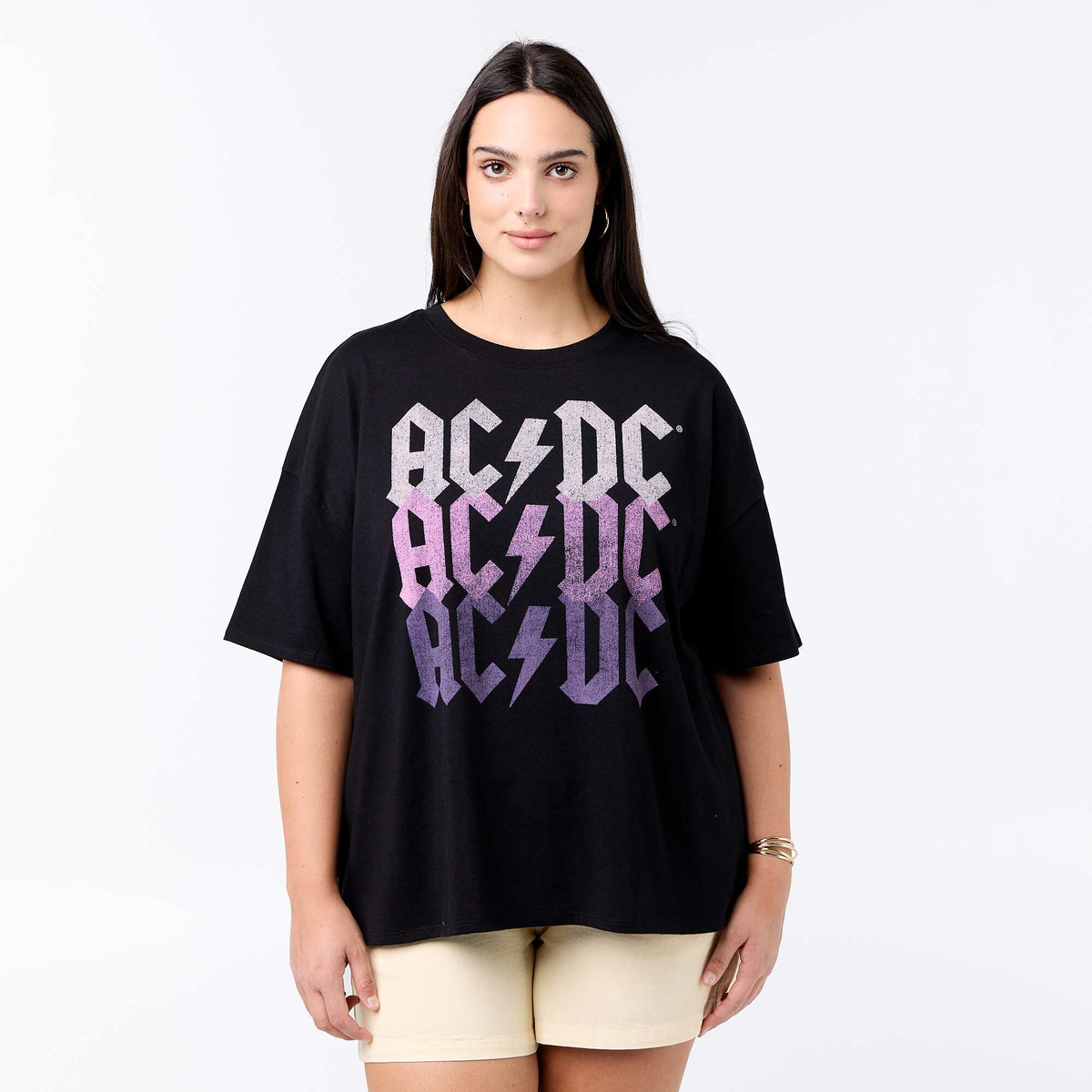 Camiseta lisa con bordado y macramé en las mangas NEGRO