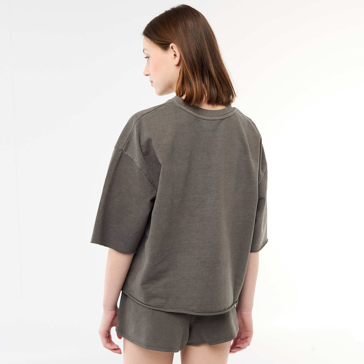 Camiseta oversize con inscripción GRIS