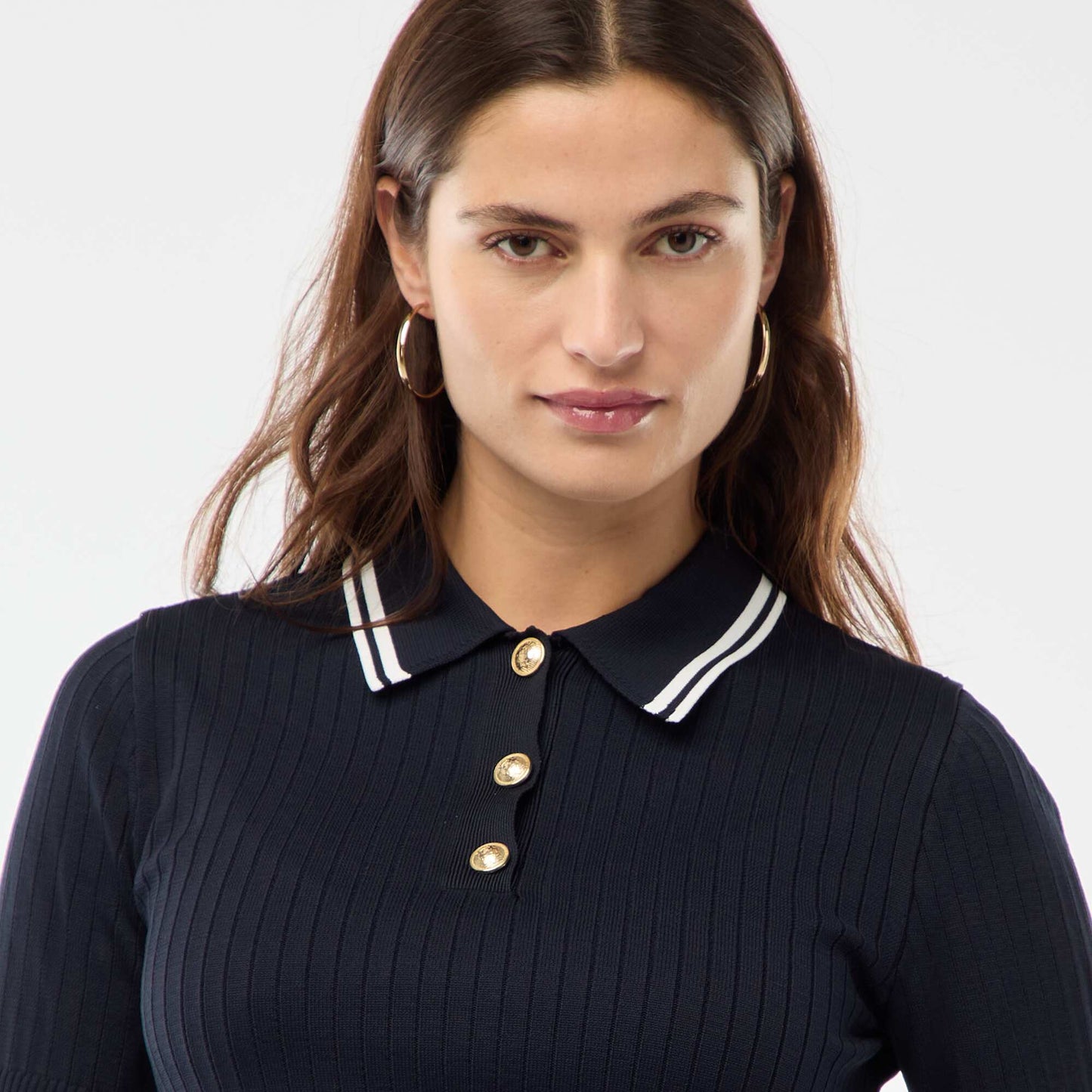 Sweater remera de canalé con botones marineros dorados AZUL