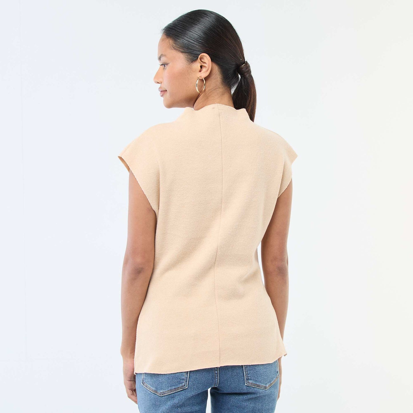 Sweater sin mangas con cuello alto BEIGE