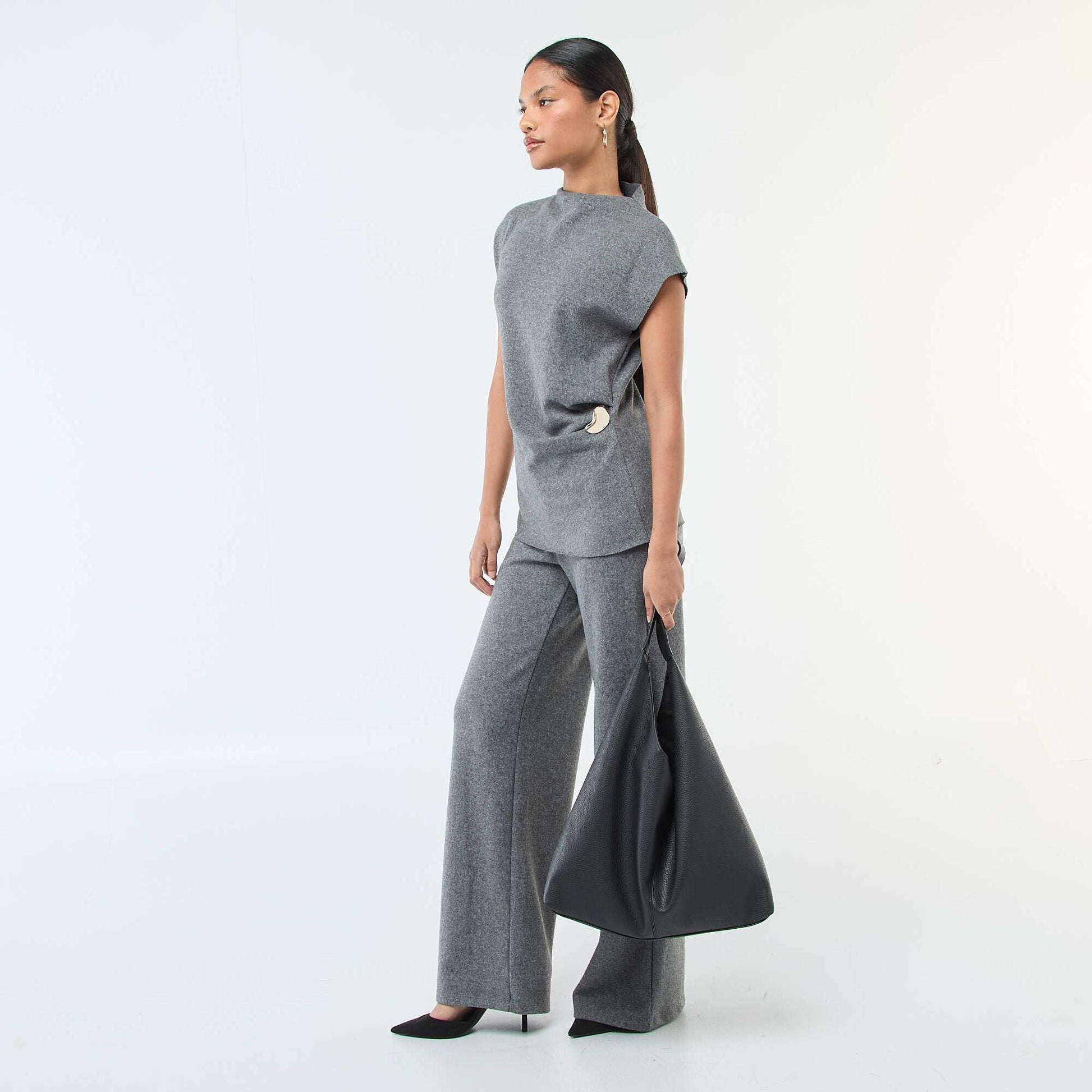 Sweater sin mangas con cuello alto GRIS