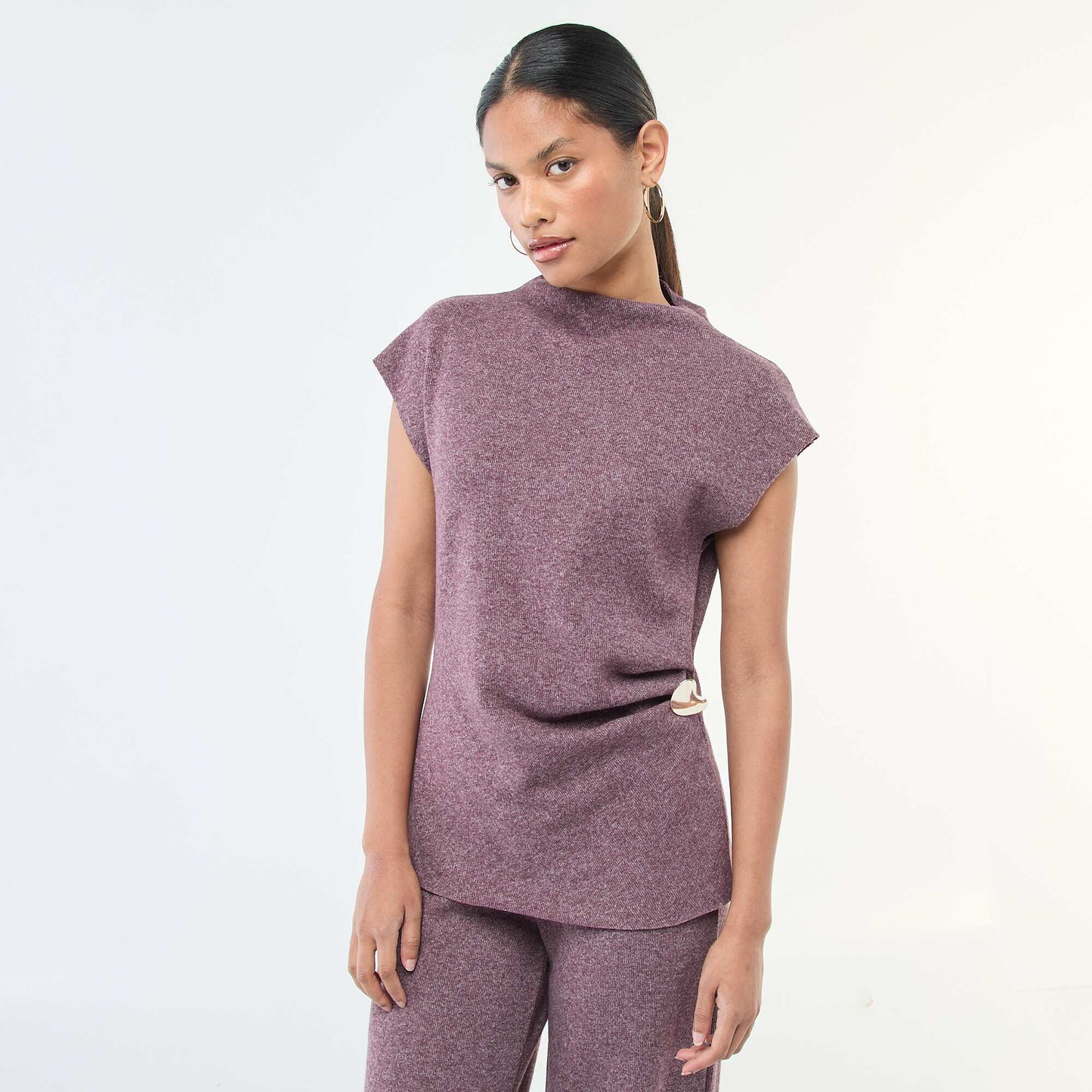 Sweater sin mangas con cuello alto ROJO
