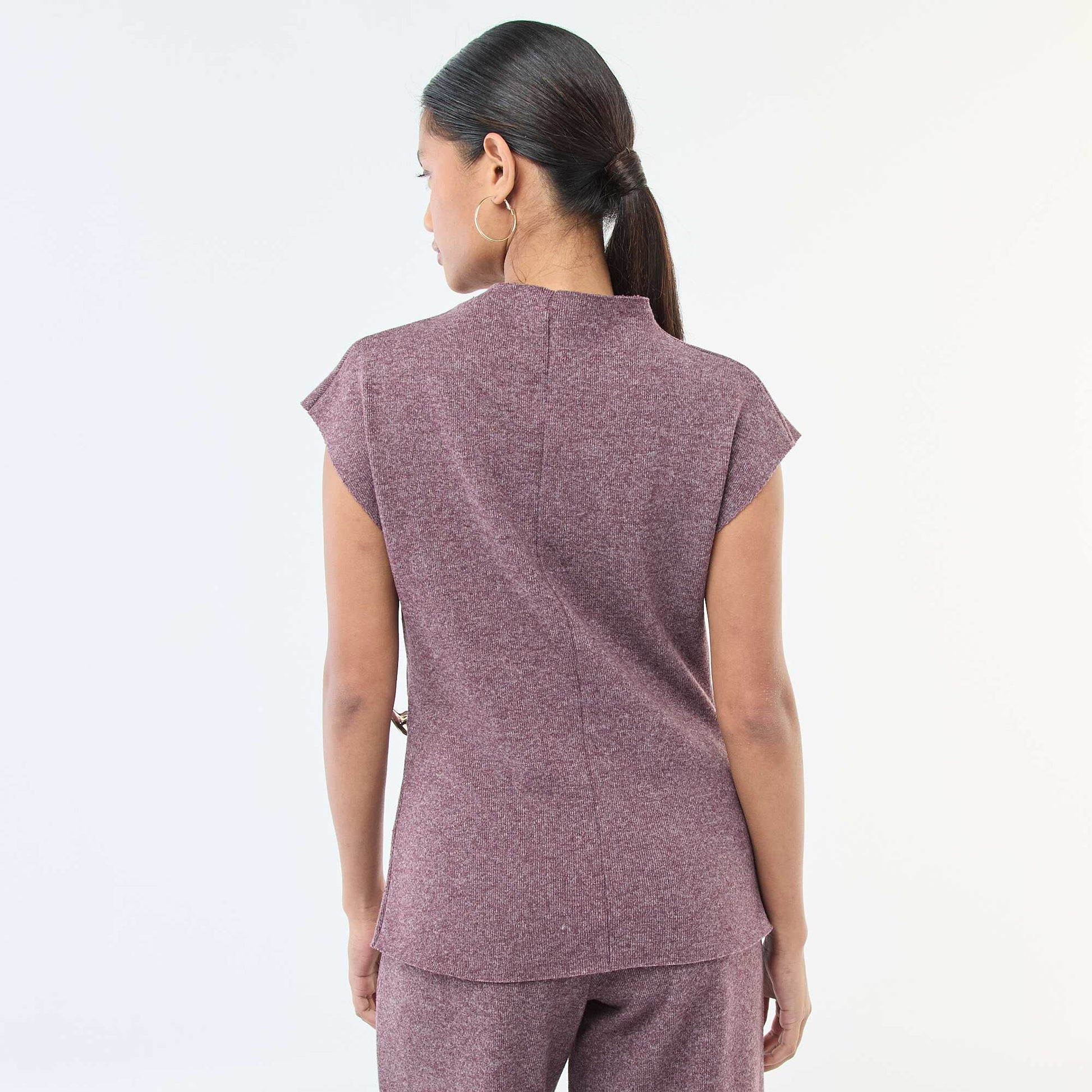 Sweater sin mangas con cuello alto ROJO