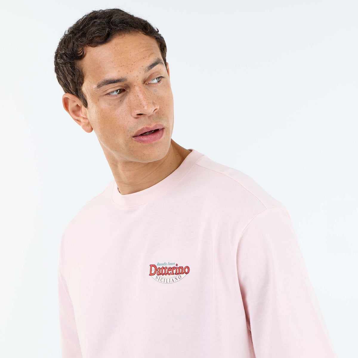Camiseta de manga corta con estampados y bordados por delante y por detrás ROSA