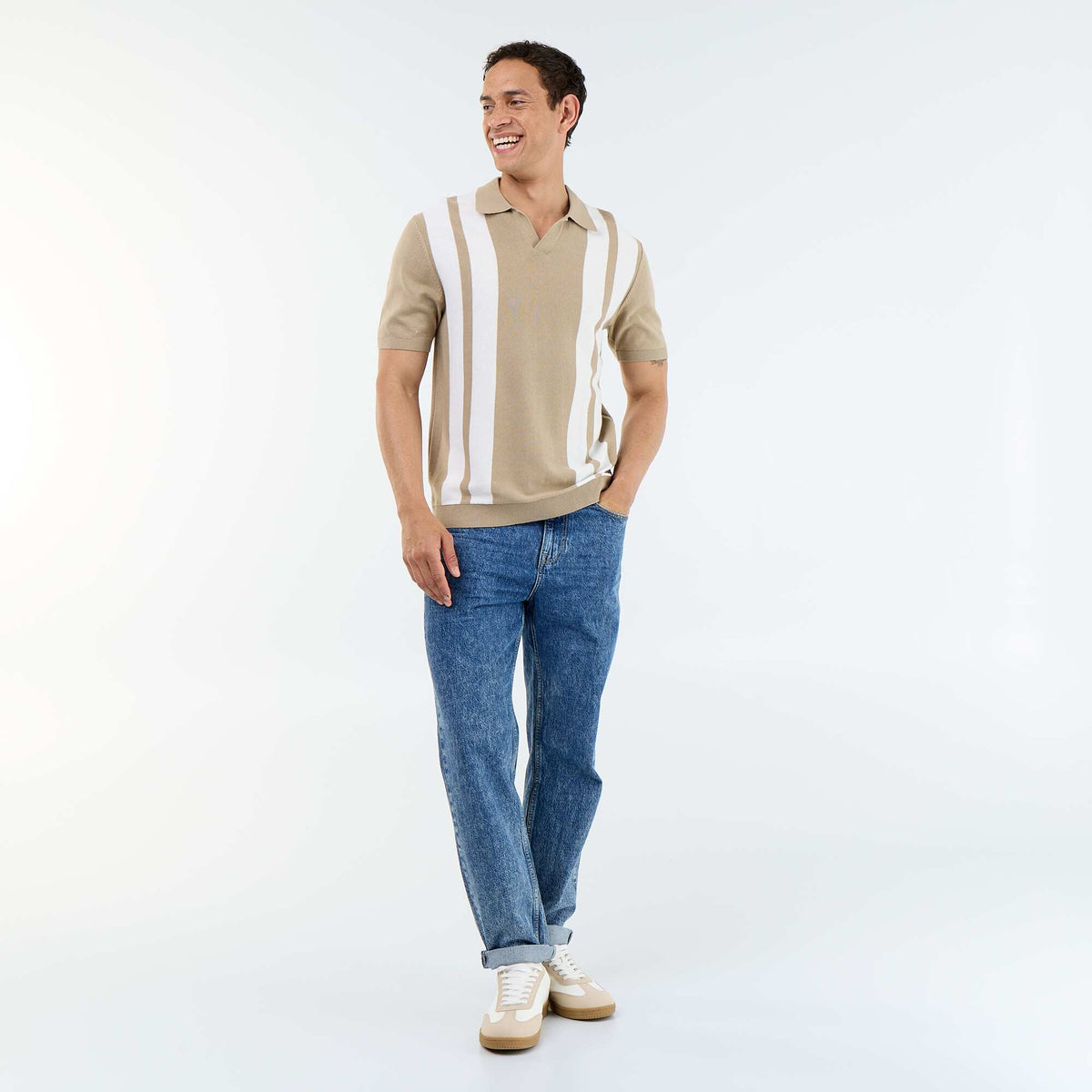 Remera de manga corta con cuello sin botones BEIGE