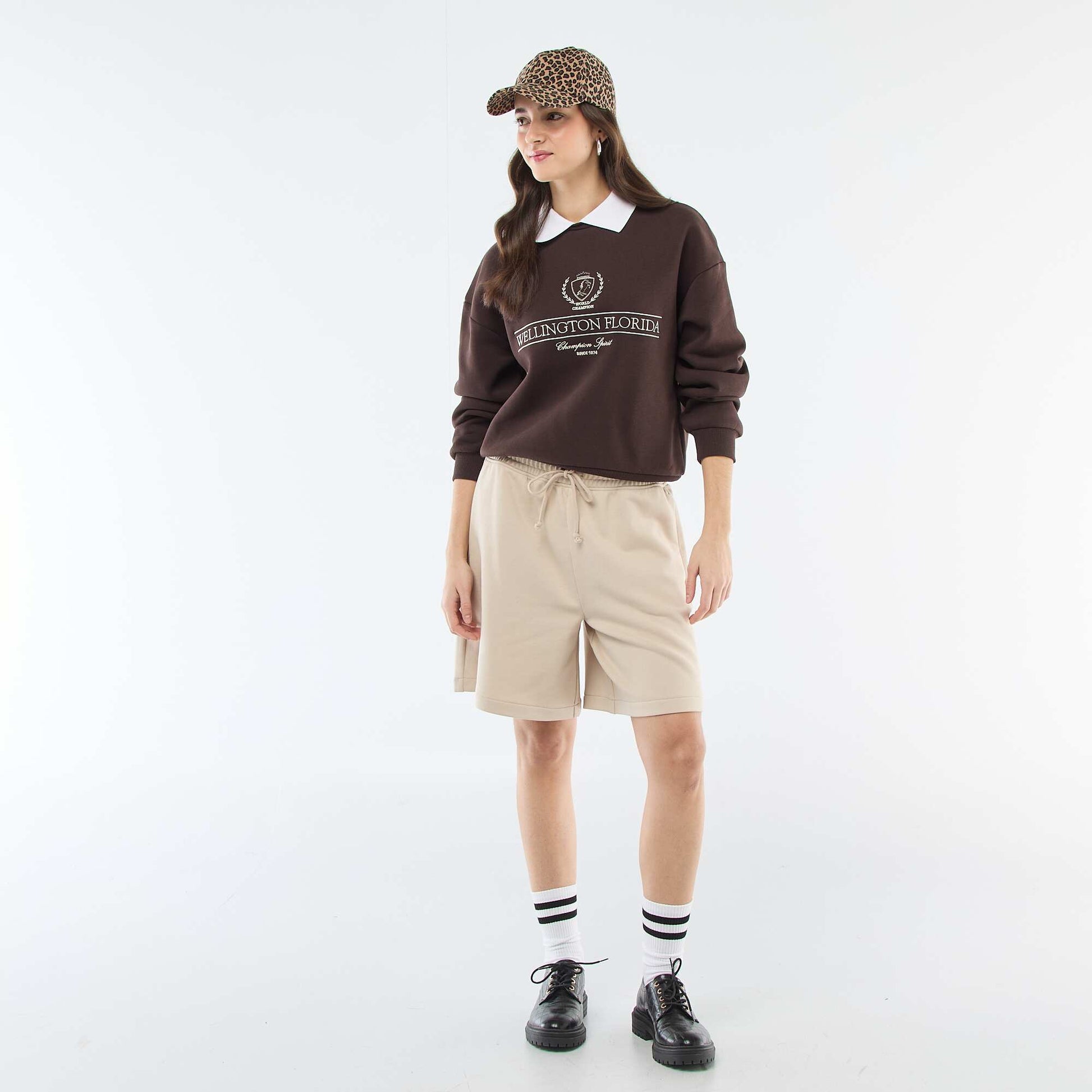 Buzo en tejido felpa con cuello remera MARRON