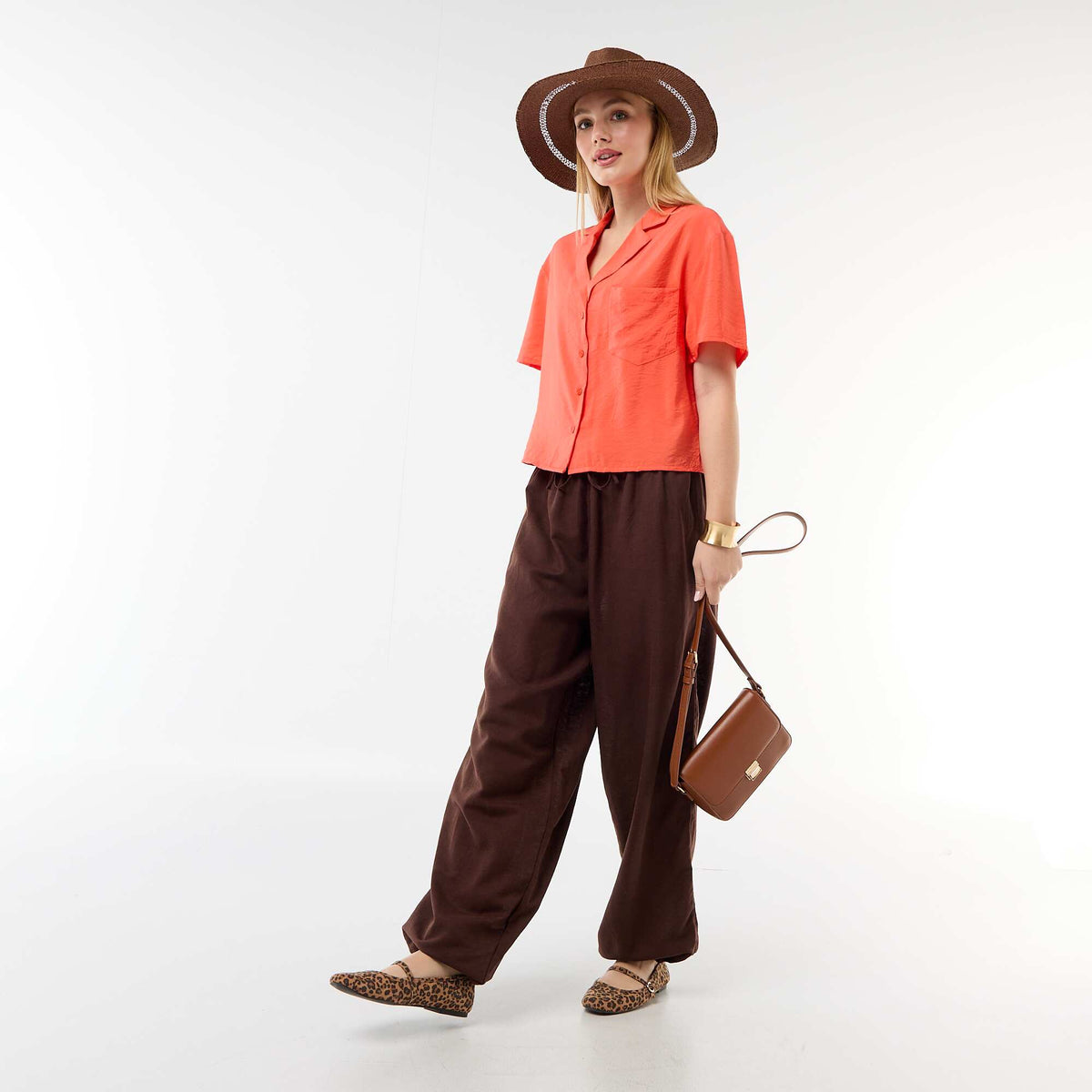 Pantalón ancho de mujer con cintura elástica y bajo ajustado MARRON