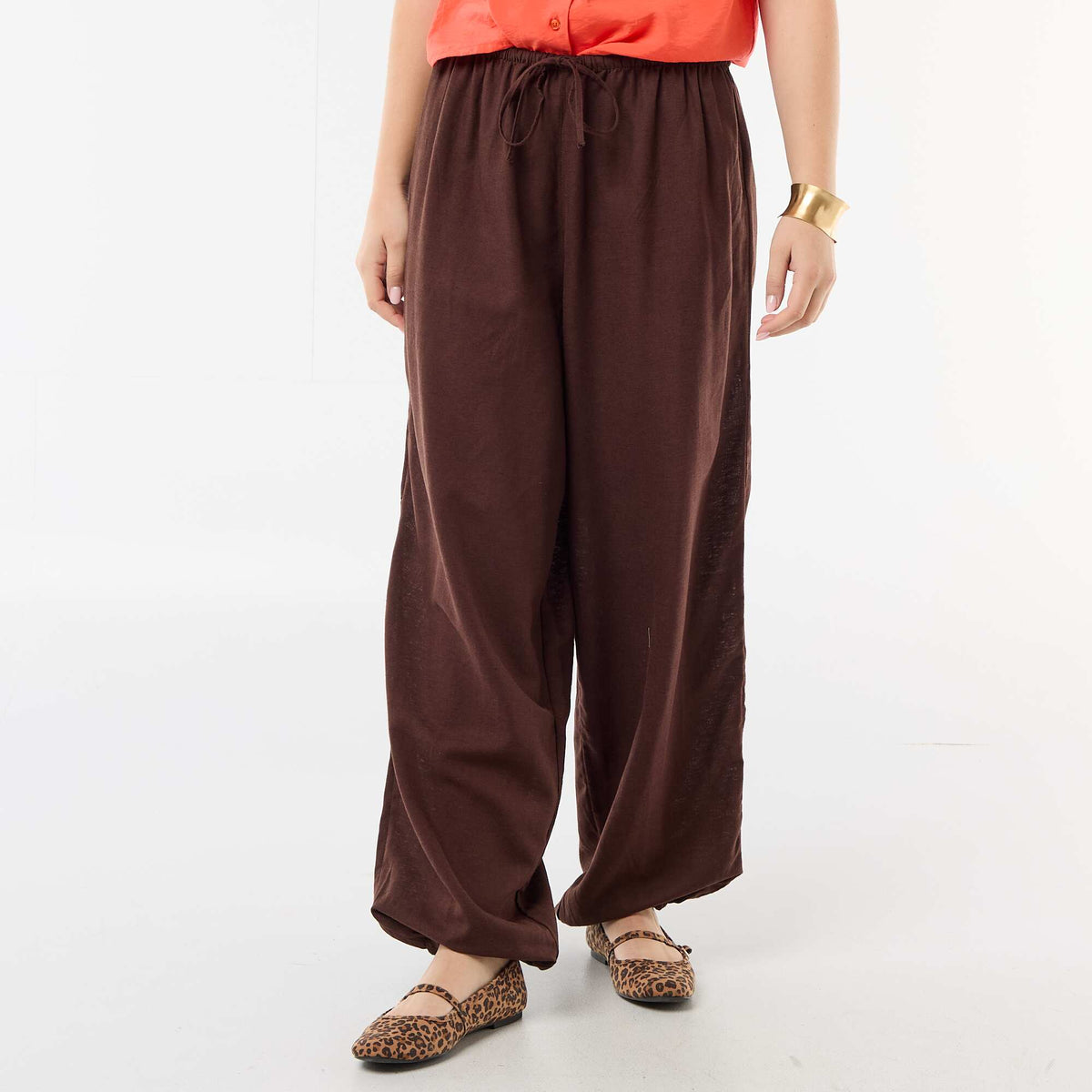 Pantalón ancho de mujer con cintura elástica y bajo ajustado MARRON