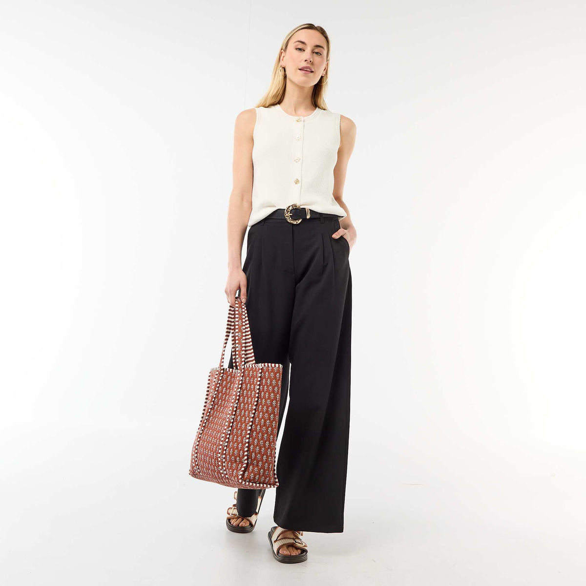 Top sin mangas con botones dorados BEIGE