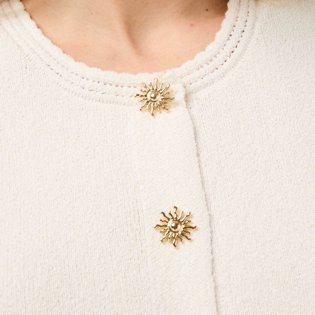 Top sin mangas con botones dorados BEIGE
