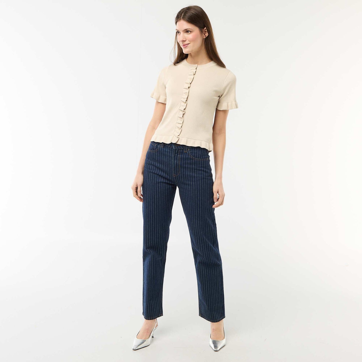 Camiseta de punto abotonada con volantes BEIGE