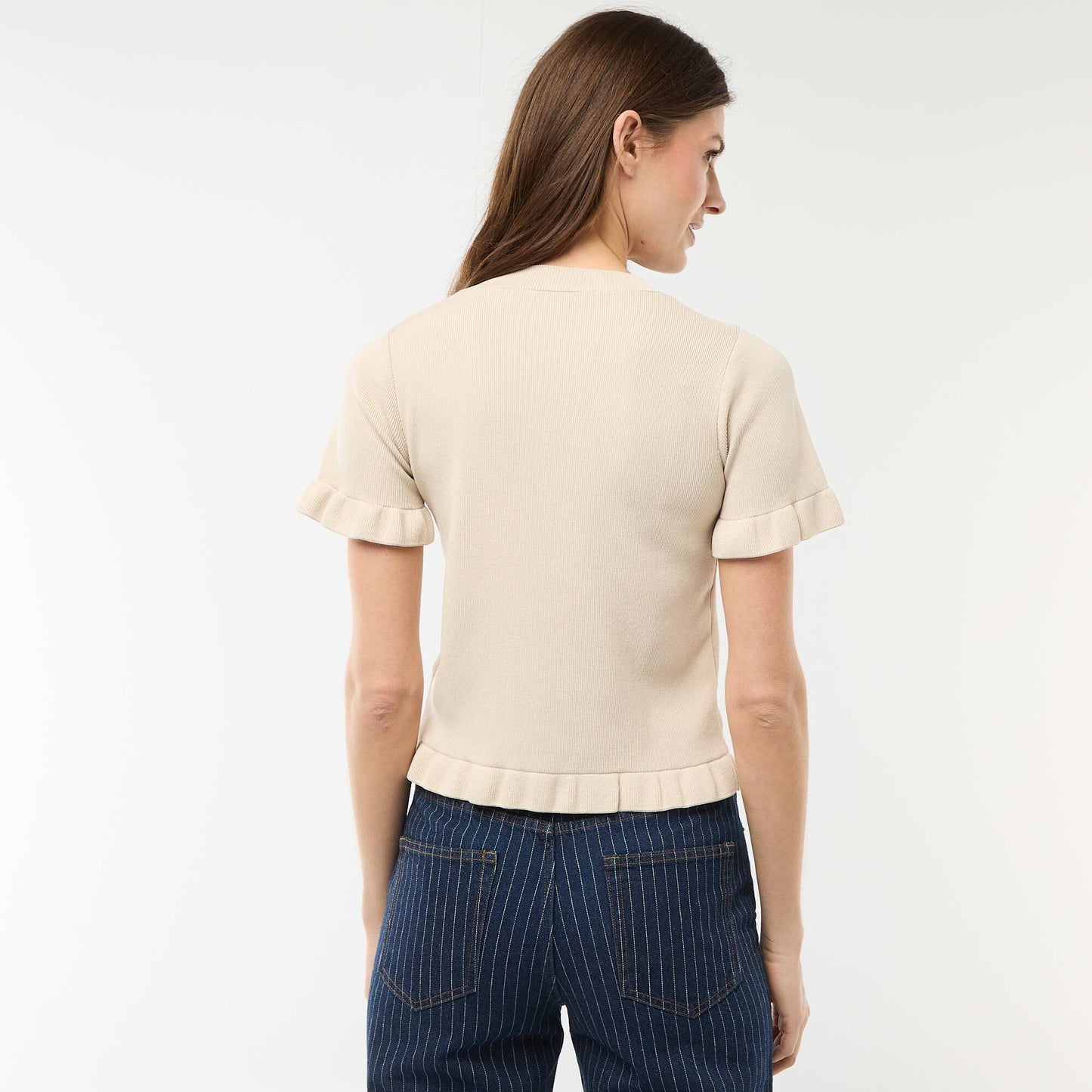 Camiseta de punto abotonada con volantes BEIGE