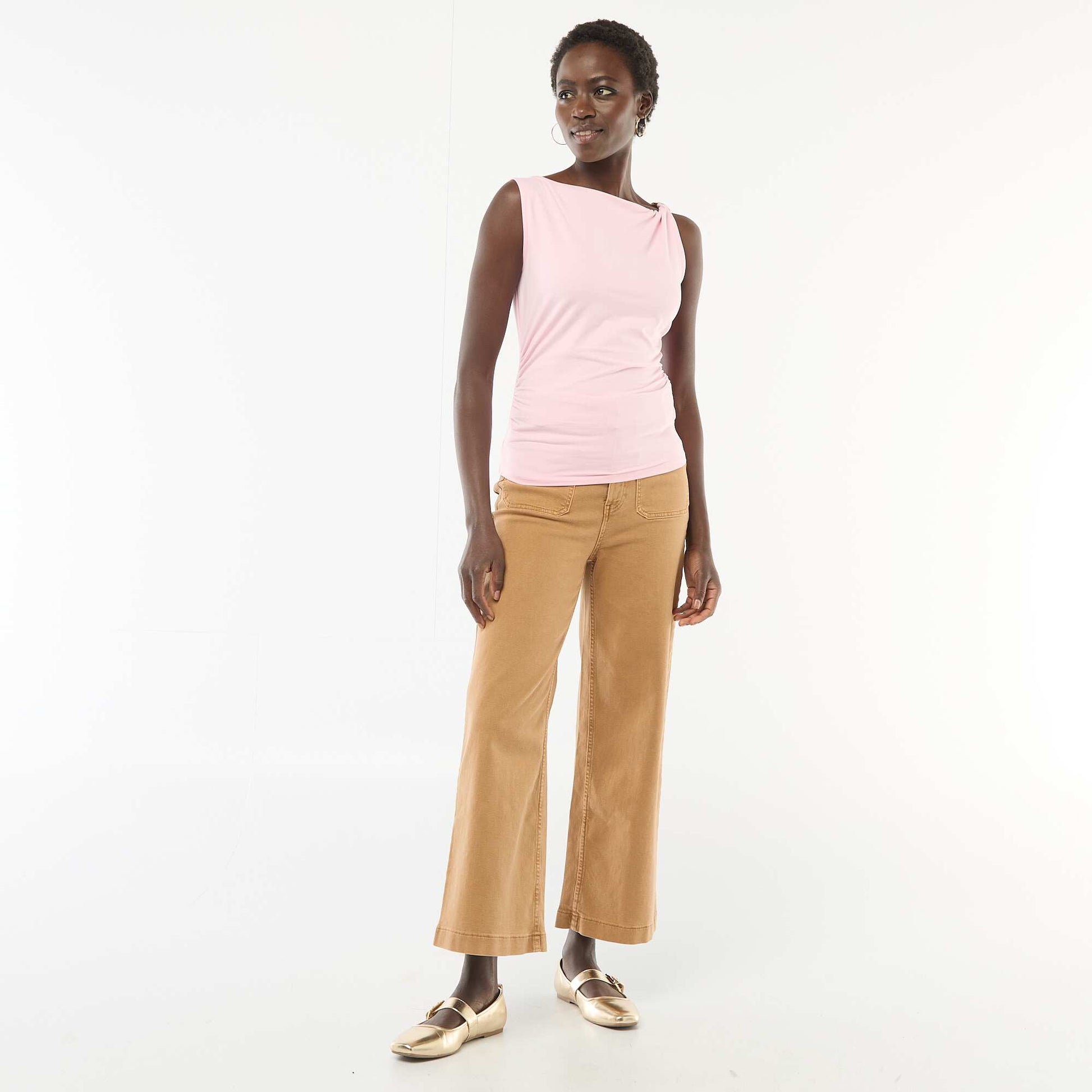 Camiseta elástica con joya dorada ROSA