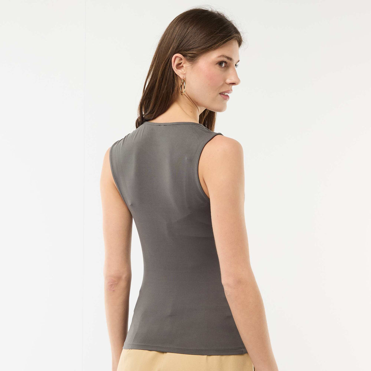 Camiseta elástica lisa asimétrica GRIS