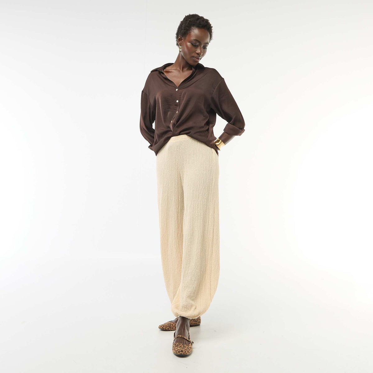 Pantalón de punto arrugado BEIGE