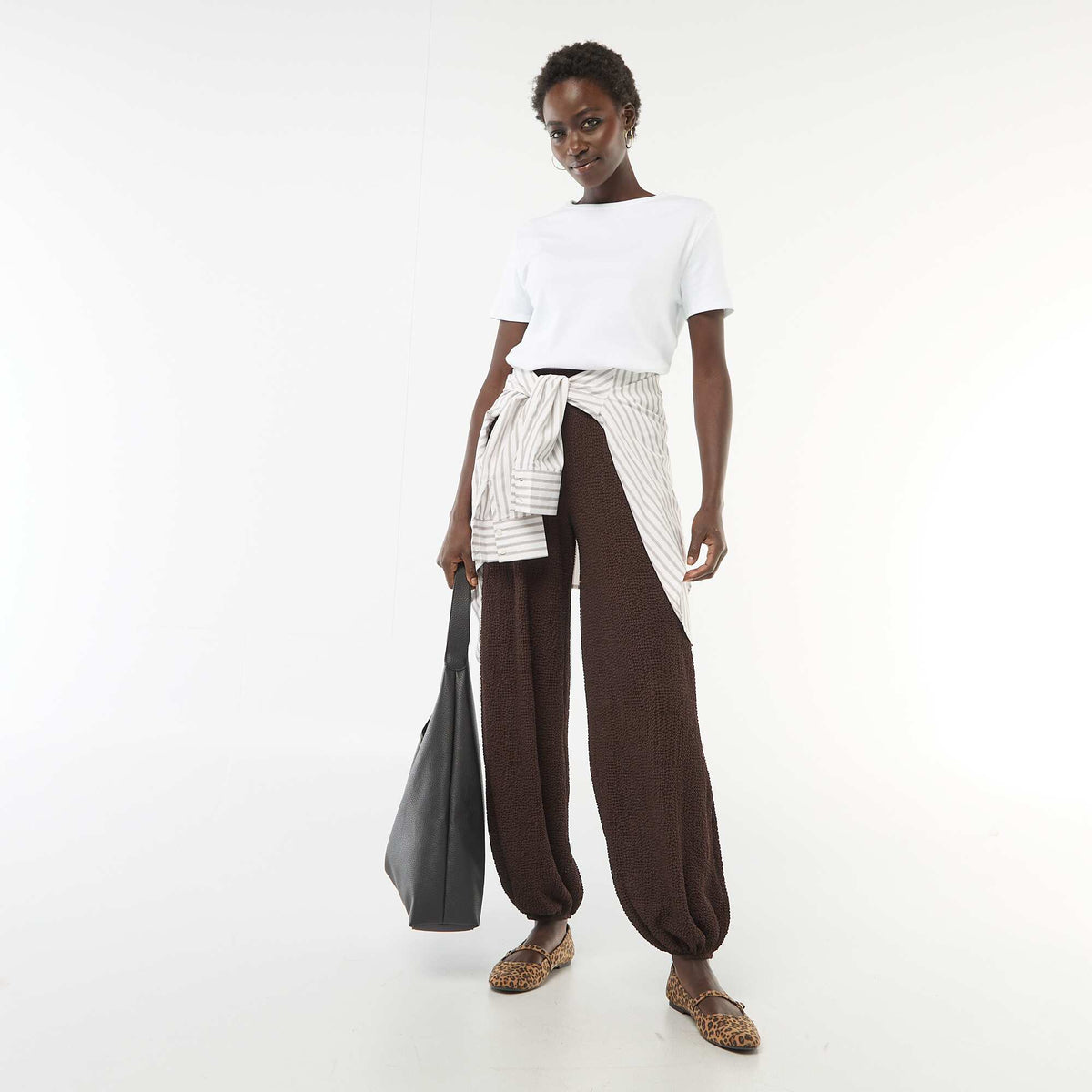 Pantalón de punto arrugado MARRON