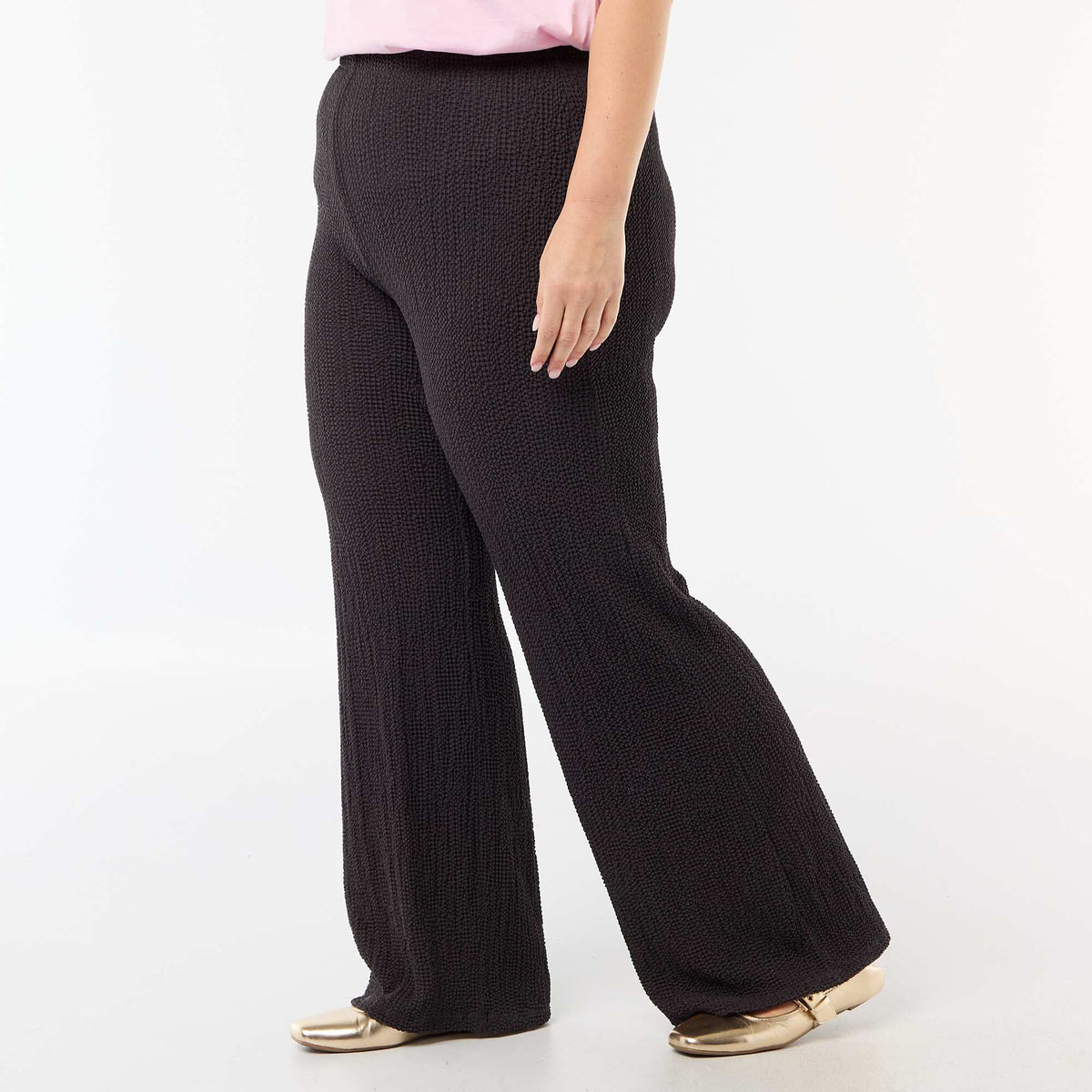 Pantalón ancho de punto gofrado NEGRO