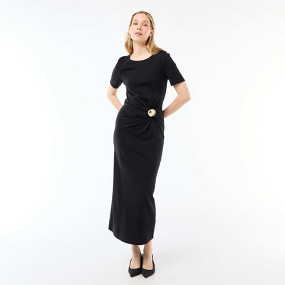 Vestido largo con corte drapeado y detalle de joya NEGRO