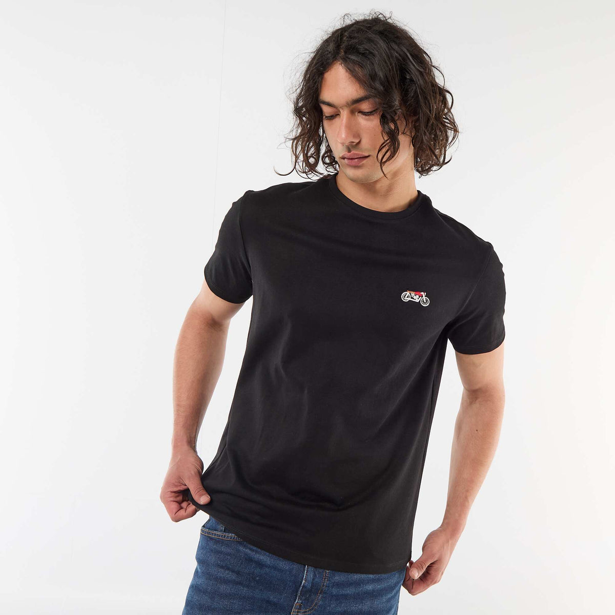 Camiseta lisa de manga corta con bordado NEGRO
