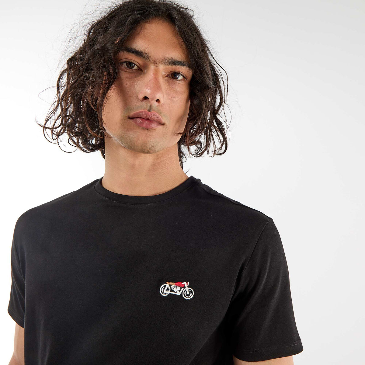 Camiseta lisa de manga corta con bordado NEGRO