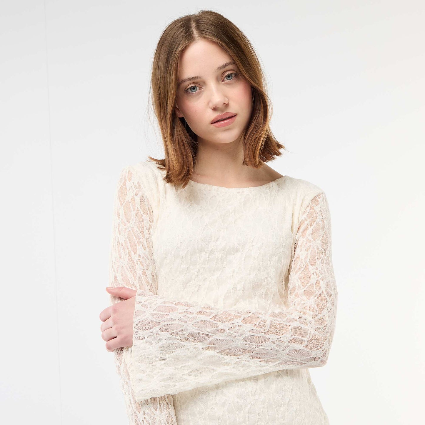 Vestido corto de encaje de manga larga BEIGE