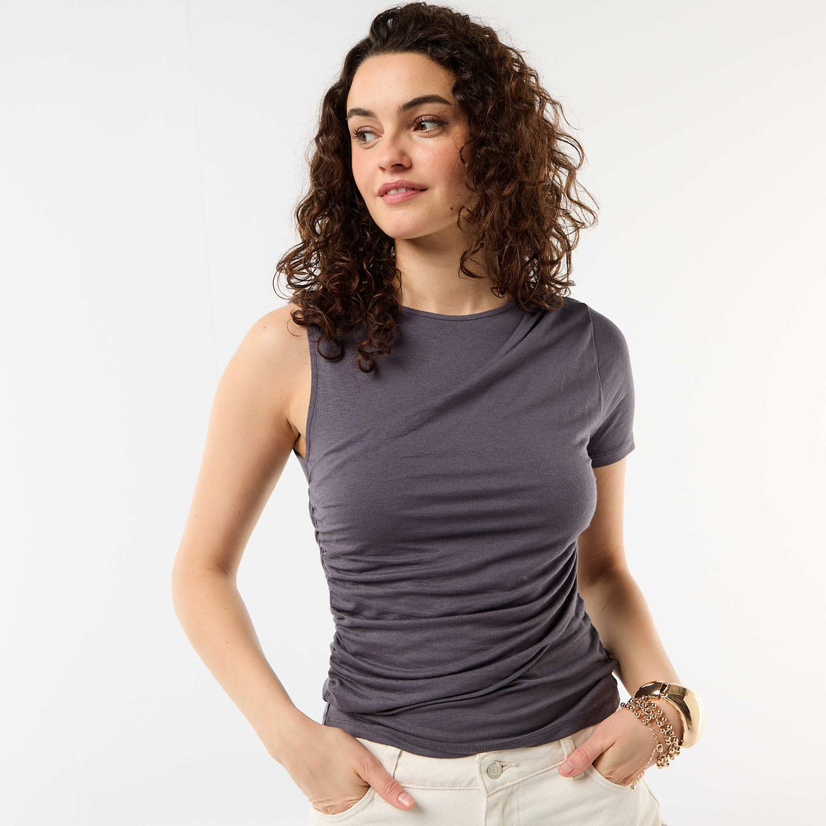 Camiseta asimétrica con drapeado en el hombro GRIS