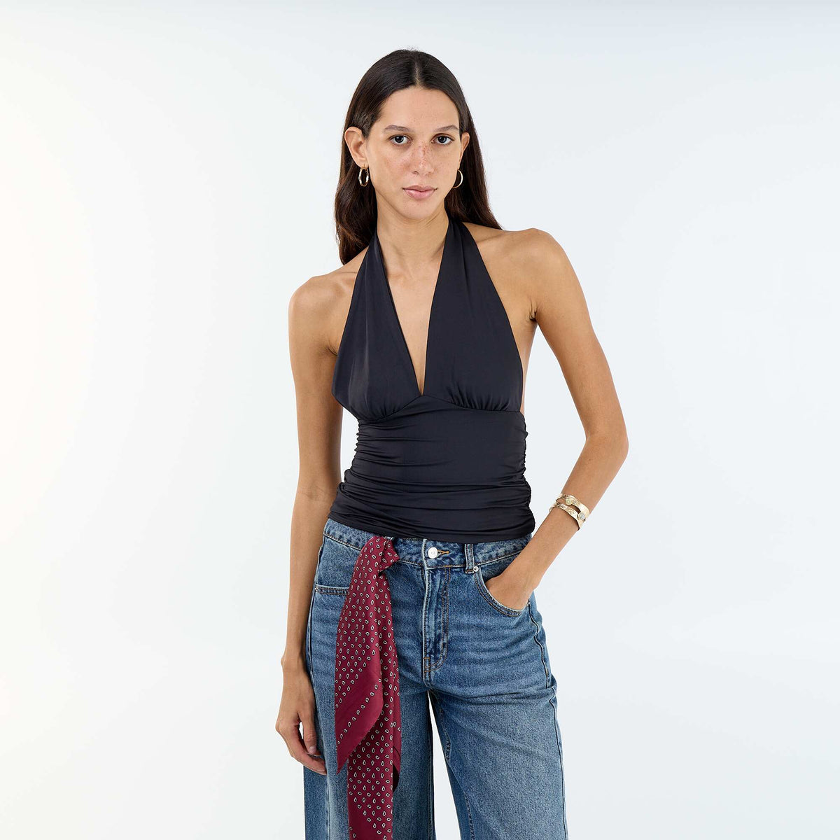 Top elástico con cuello halter NEGRO