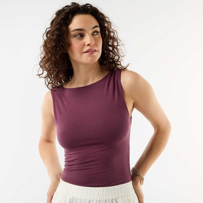 Body de espalda escotada con joya dorada PURPURA