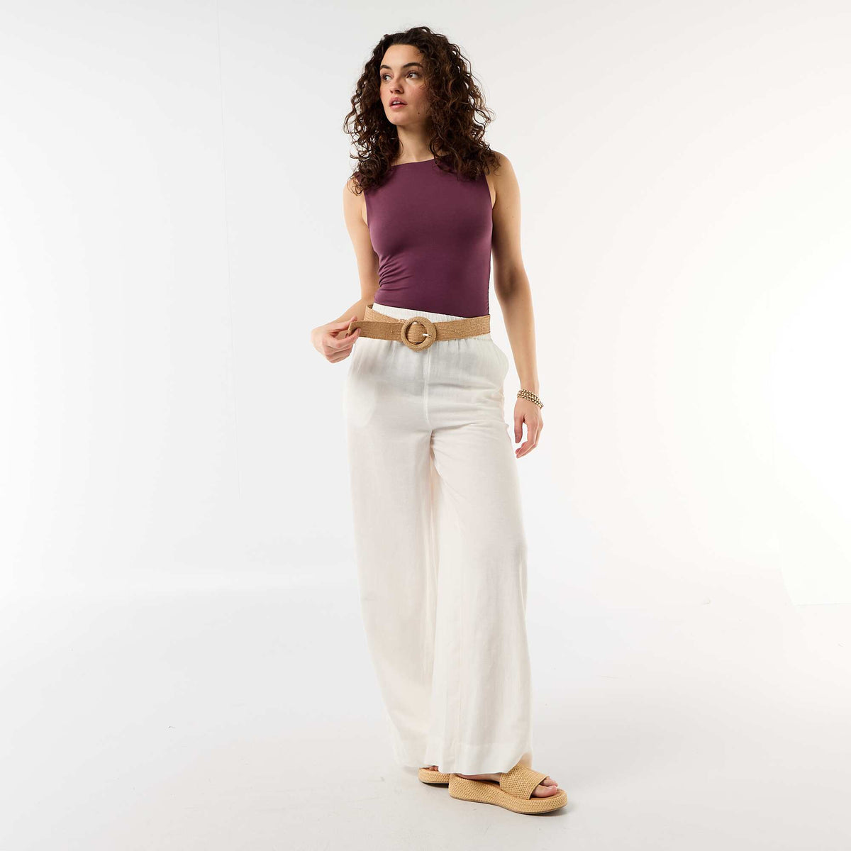 Body de espalda escotada con joya dorada PURPURA