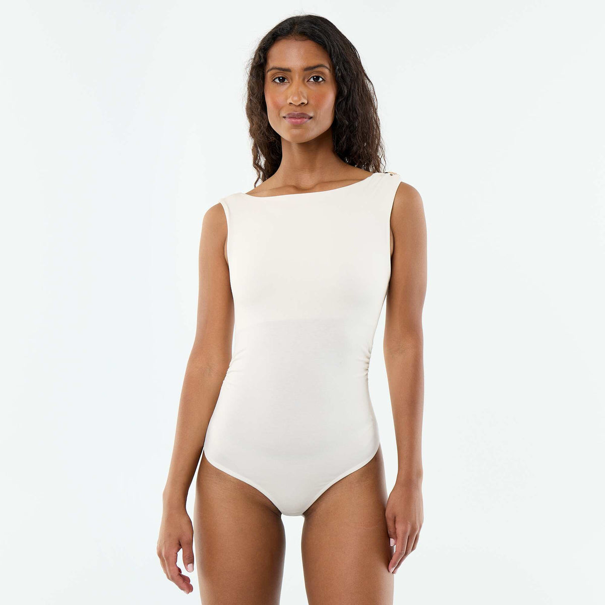 Body de espalda escotada con joya dorada BEIGE