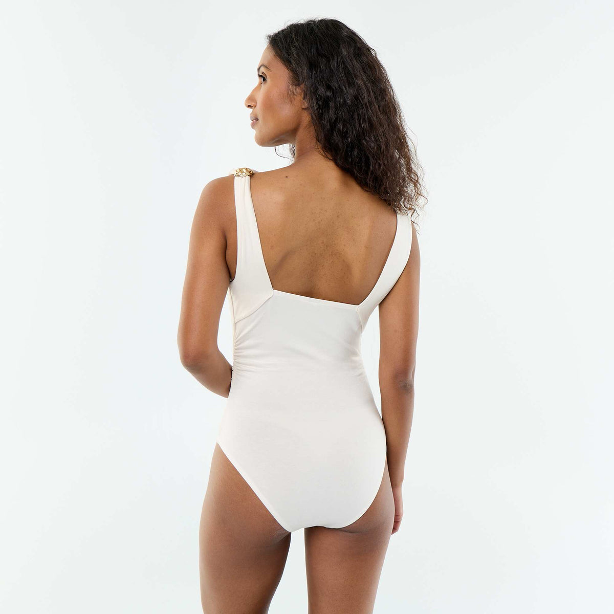 Body de espalda escotada con joya dorada BEIGE