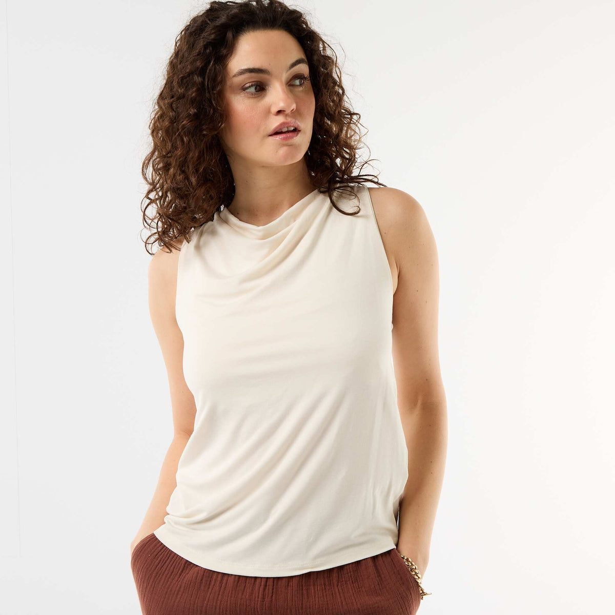 Top sin mangas con escote drapeado BLANCO
