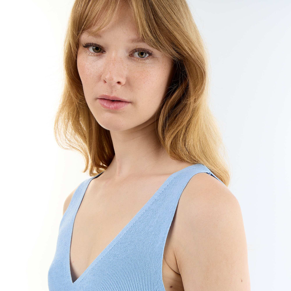 Top sin mangas peplum de canalé AZUL
